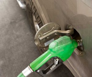¿Te quedaste sin gasolina? ¡El seguro de tu auto te asiste!