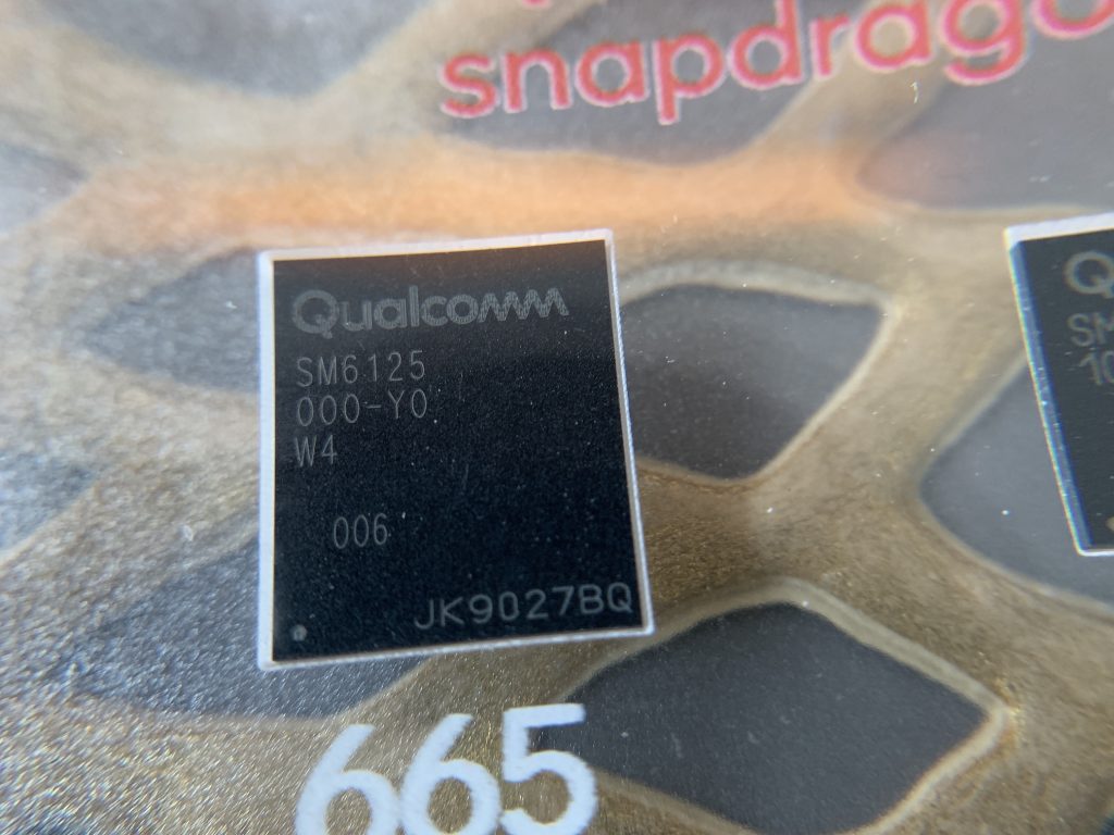 Qualcomm Snapdragon 665.