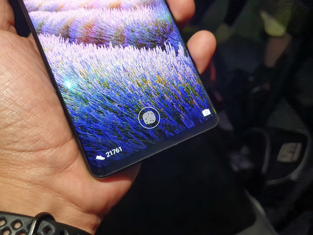 Lector de huela dactilar en la pantalla del Huawei P30 Pro.
