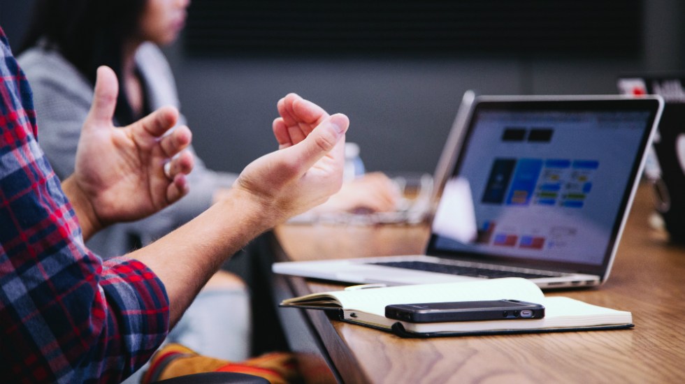La mejor herramienta de gestión de redes sociales: Agorapulse VS Hootsuite