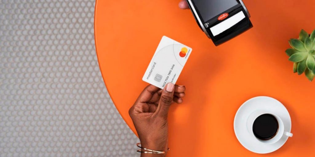 Sobran las razones para dejar de usar efectivo, con Débito Mastercard libérate del papel moneda.