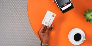 Sobran las razones para dejar de usar efectivo, con Débito Mastercard libérate del papel moneda.