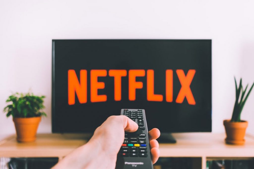 Ponte cómodo y disfruta de un San Valentín en casa: Febrero en Netflix