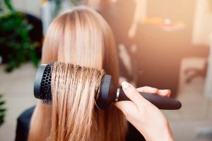 Cabello liso y sin frizz: los mejores cepillos alisadores para cabellos rebeldes